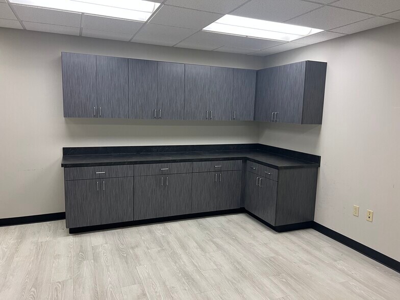 More Photos Of 2761 E Skelly Dr, Tulsa Medical For Lease