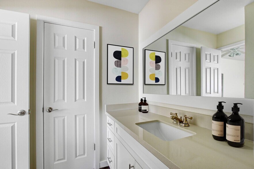 More Photos Of 14849 Vanowen St, Van Nuys Apartments For Sale