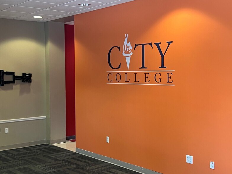 More Photos Of 7001 NW 4th Blvd, Gainesville Freestanding For Sale