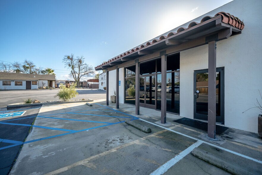 More Photos Of 8115-8149 El Camino Real, Atascadero Storefront Retail Office For Lease