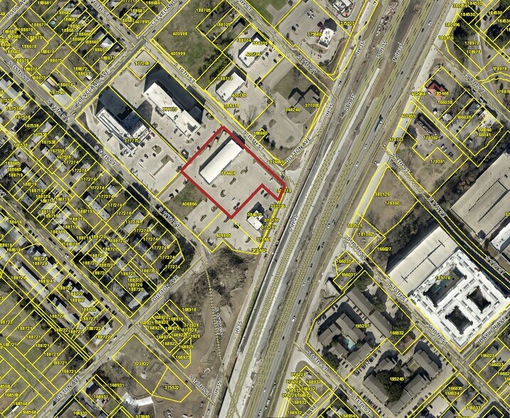 More Photos Of 921 S 9th St, Waco Unknown For Lease