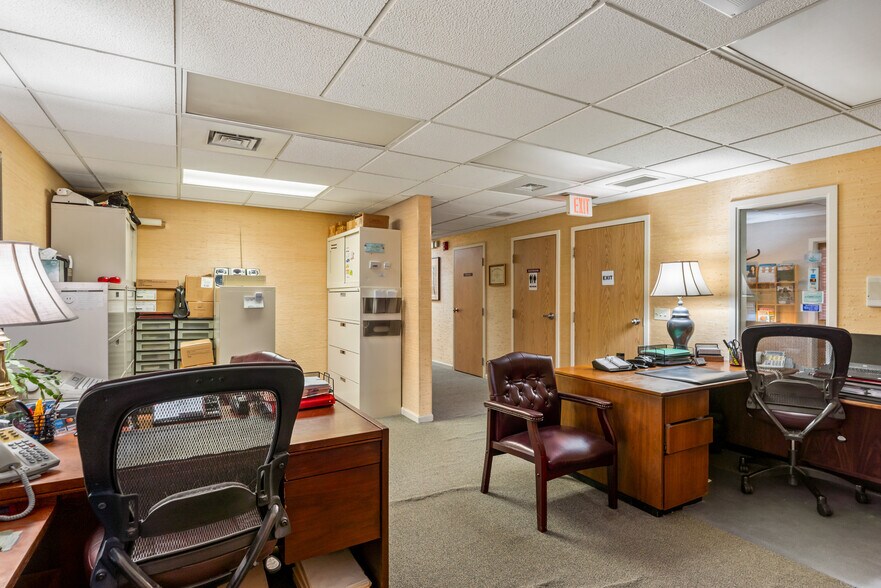 More Photos Of 85 Church St, Middletown Medical For Sale