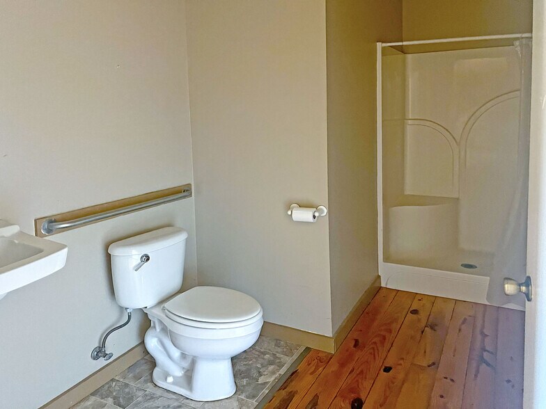 More Photos Of 1642 FM 2673, Canyon Lake Storefront Retail Office For Lease