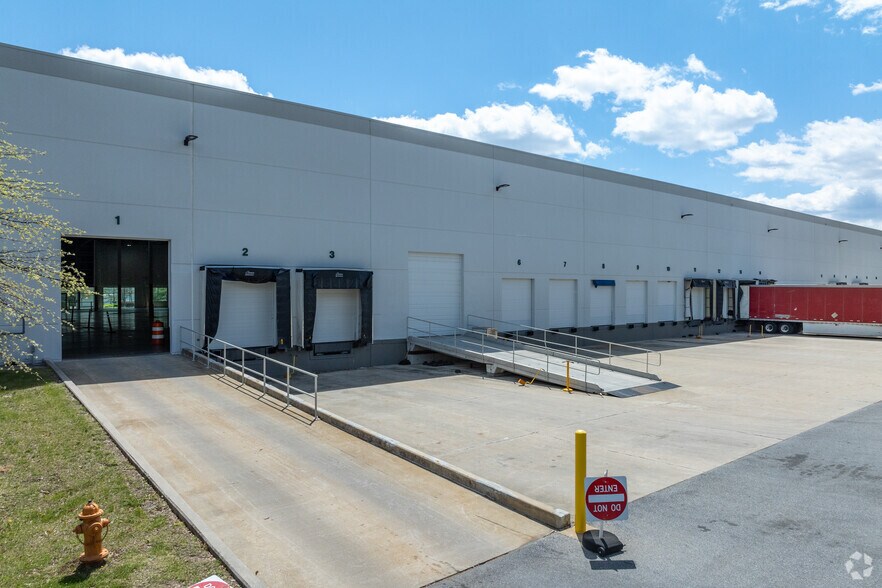 More Photos Of 7091 Troy Hill Dr, Elkridge Warehouse For Lease