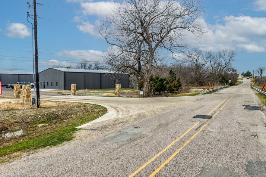 More Photos Of 1240 Blackland Trl, Lavon Warehouse For Lease