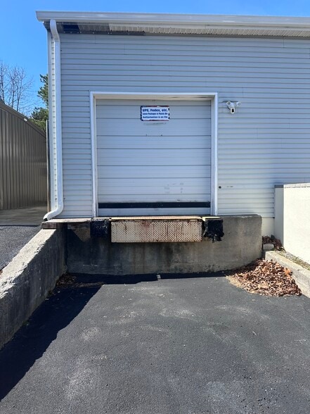 More Photos Of 5007 Industrial Rd, Wall Warehouse For Lease