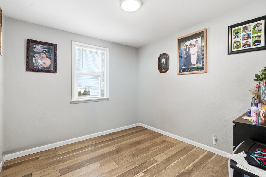 More Photos Of 2940 W 54th Ave, Denver Flex For Sale
