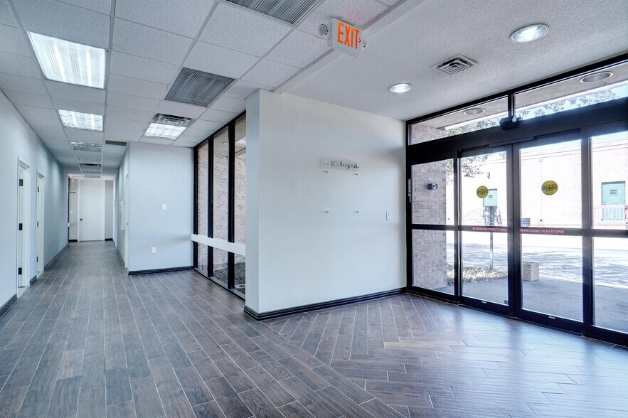 More Photos Of 425 Westpark Way, Euless Office For Sale