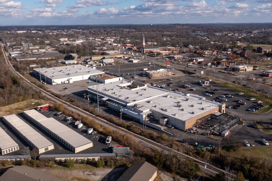 More Photos Of 500 W Main St, Hendersonville Freestanding For Lease