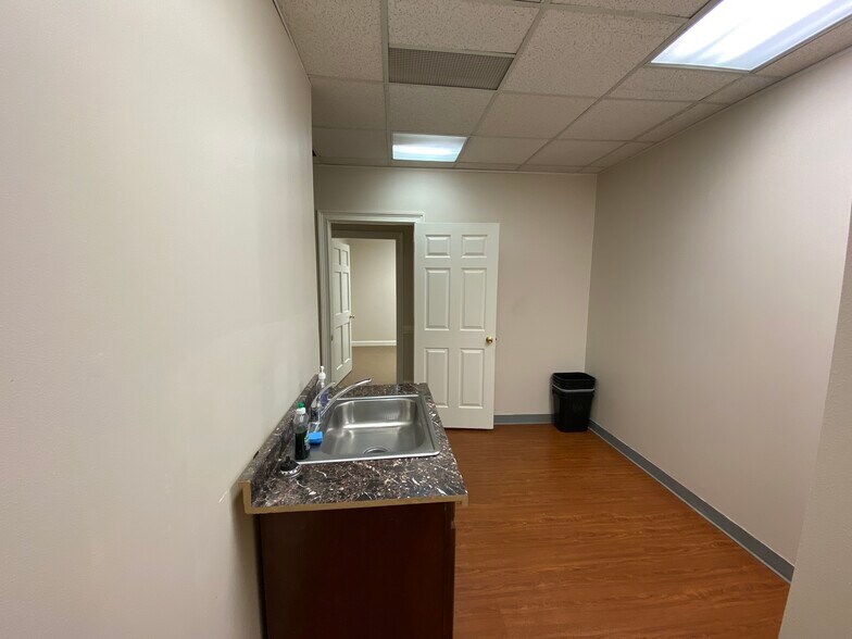More Photos Of 1776 Old Spring House Ln, Dunwoody Medical For Lease