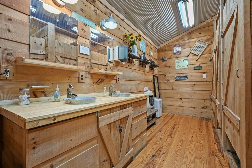 More Photos Of 400 Mulberry Gap Rd, Ellijay Hospitality For Sale