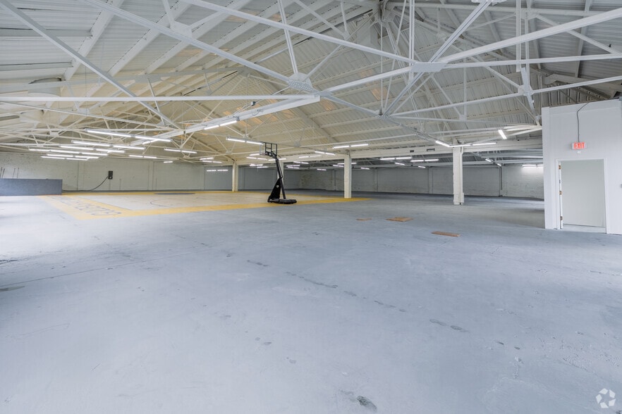 More Photos Of 1270 Bush St, San Francisco Warehouse For Lease