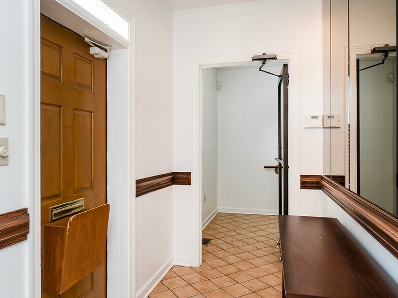 More Photos Of 3051-3057 S Church St, Burlington Office For Sale