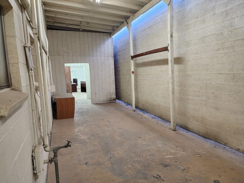 More Photos Of 1515 E Tulare Ave, Tulare Flex For Lease
