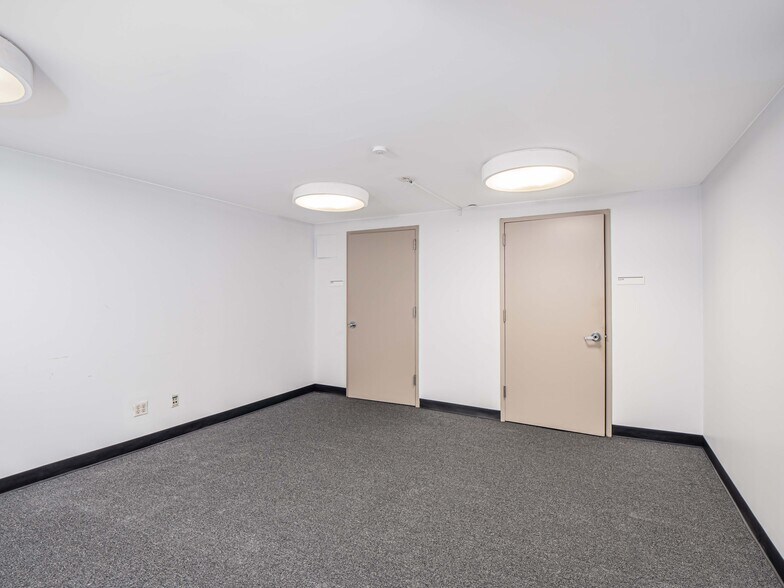 More Photos Of 62-66 W 11th St, New York Apartments For Lease