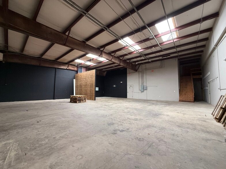 More Photos Of 4913 Summer Oak Dr, Buford Light Manufacturing For Lease