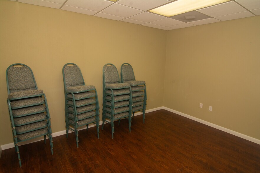 More Photos Of 3617 Webber St, Sarasota General Retail For Sale