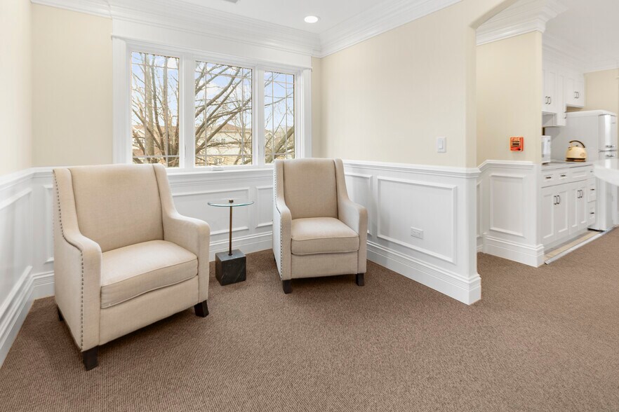 More Photos Of 10001-10005 S Roberts Rd, Palos Hills Coworking Space