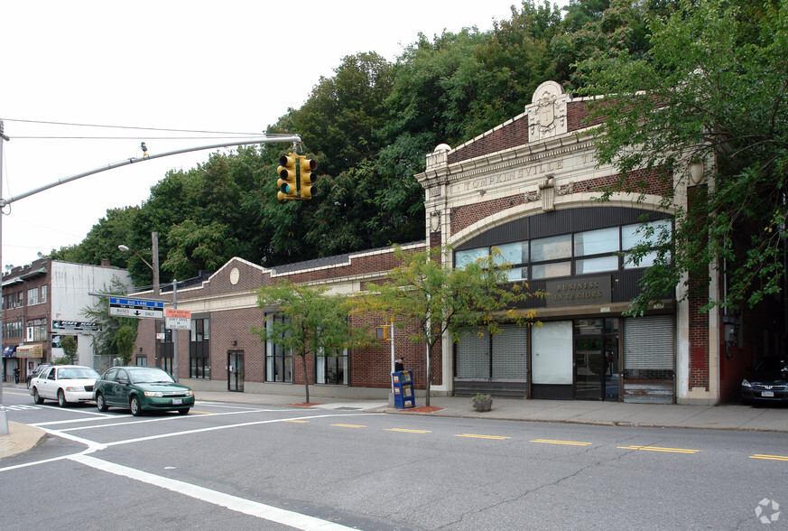 Primary Photo Of 120 Victory Blvd, Staten Island Office For Sale