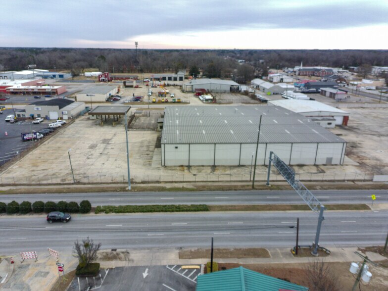 More Photos Of 131 Pepsi Ln, Fayetteville Distribution For Lease