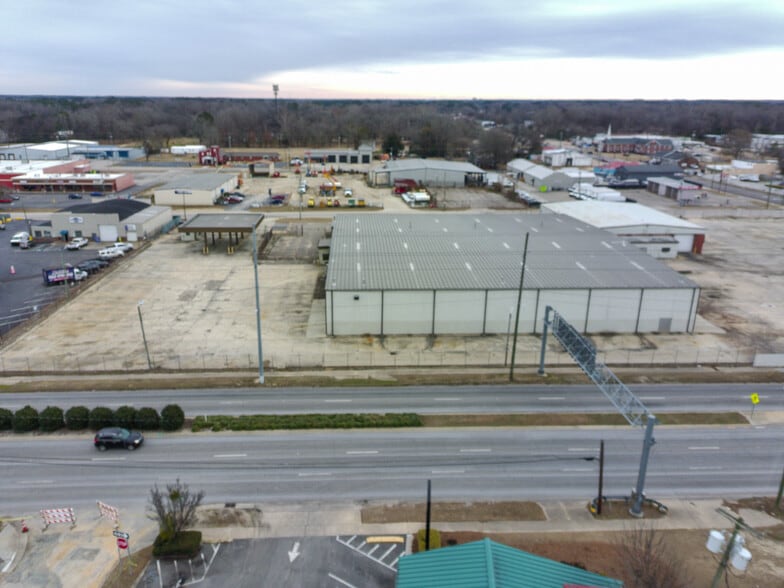 More Photos Of 131 Pepsi Ln, Fayetteville Distribution For Lease