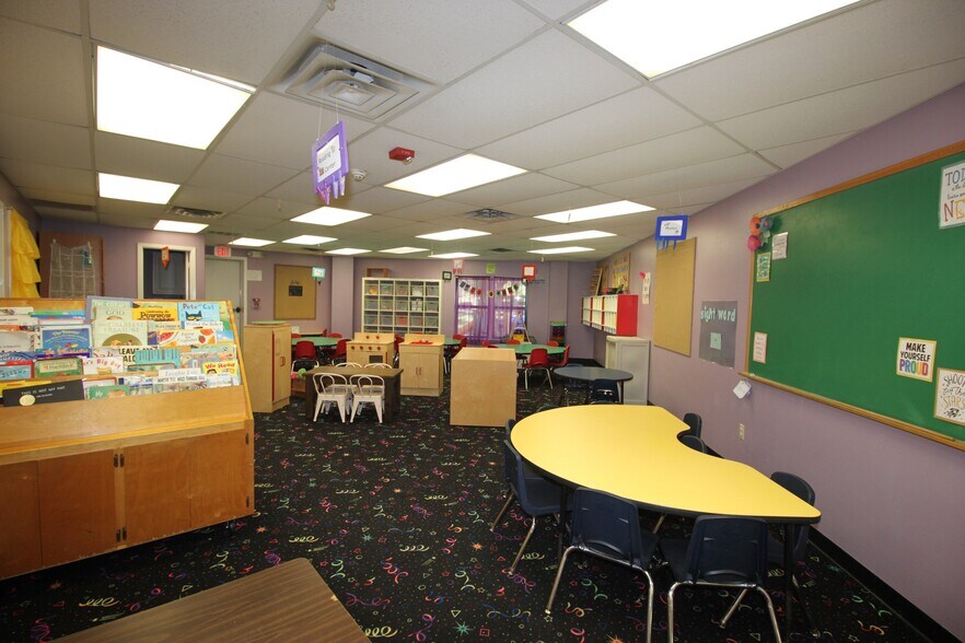 More Photos Of 3421 E Walnut St, Pearland Daycare Center For Sale