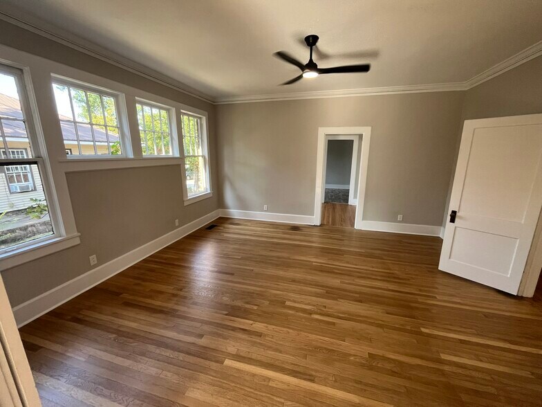 More Photos Of 406 S Lewis St, Lagrange Office For Lease