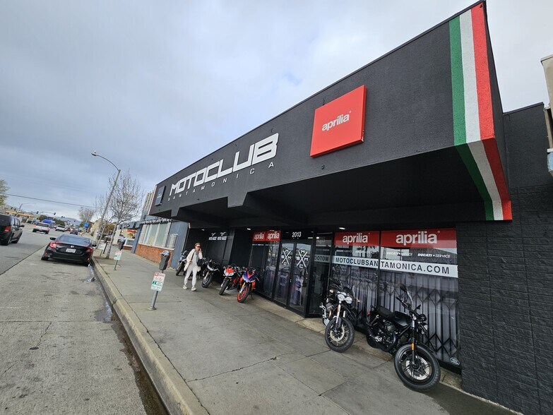 More Photos Of 2011-2013 Lincoln Blvd, Santa Monica General Retail For Sale