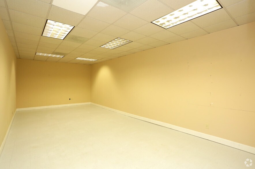 More Photos Of 2375 Wall St SE, Conyers Unknown For Lease