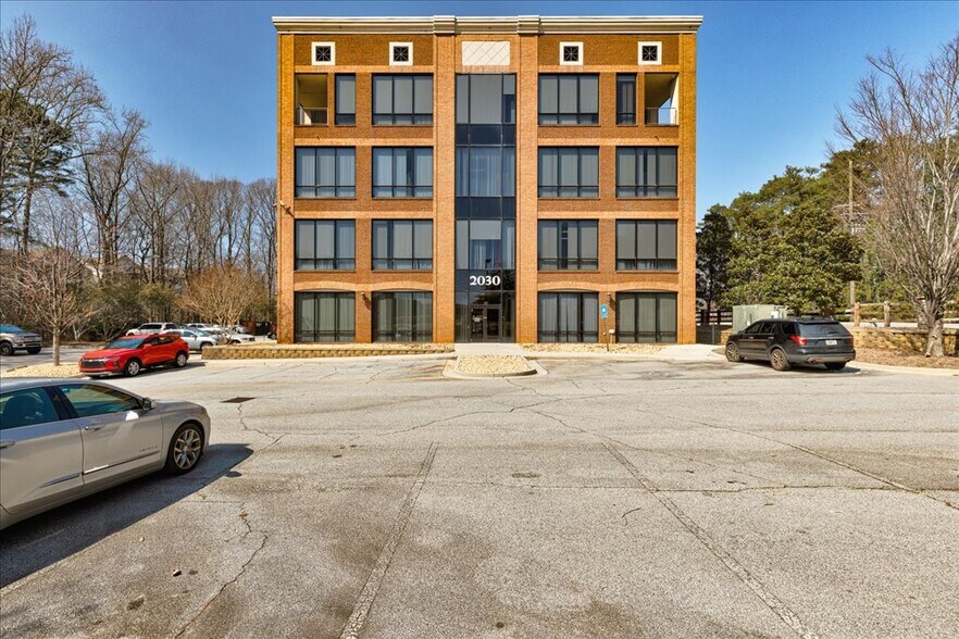 More Photos Of 2030 Avalon Pky, McDonough Office For Sale