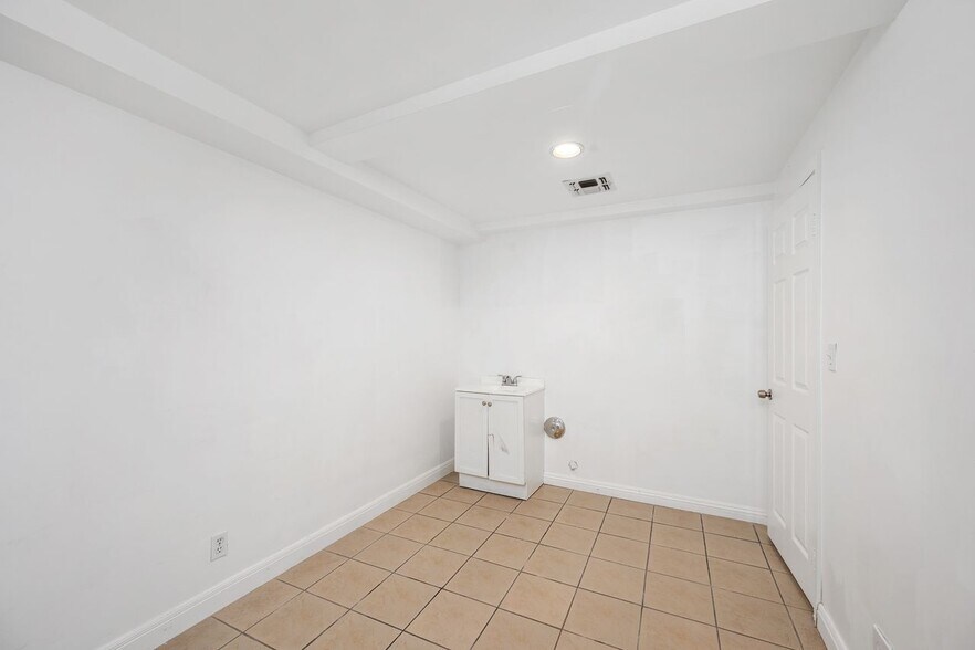 More Photos Of 3861 Jasmine Ave, Culver City Medical For Lease