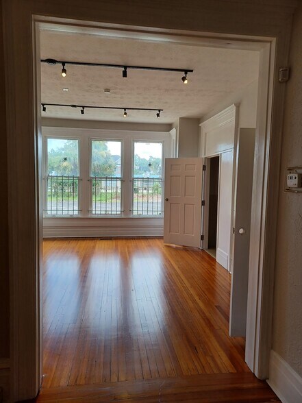 More Photos Of 330 W 9th St, Jacksonville Unknown For Lease