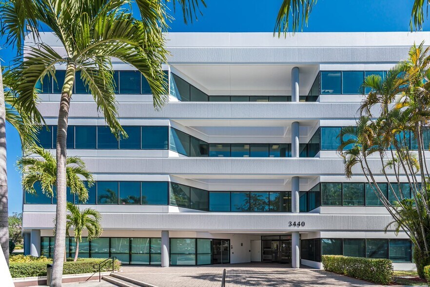More Photos Of 3440 Hollywood Blvd, Hollywood Unknown For Lease