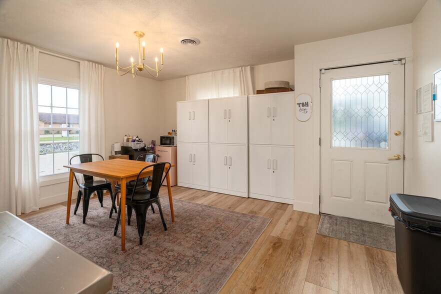 More Photos Of 709 N Carbon St, Marion Flex For Sale