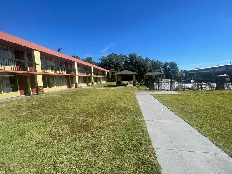 More Photos Of 1700 US-280, Phenix City Hotel For Sale