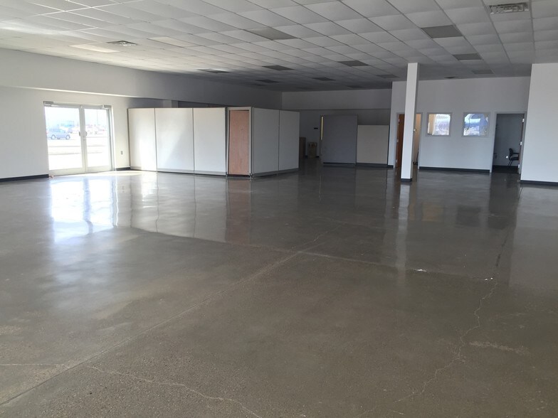 More Photos Of 3301 Singing Hills Blvd, Sioux City Freestanding For Sale