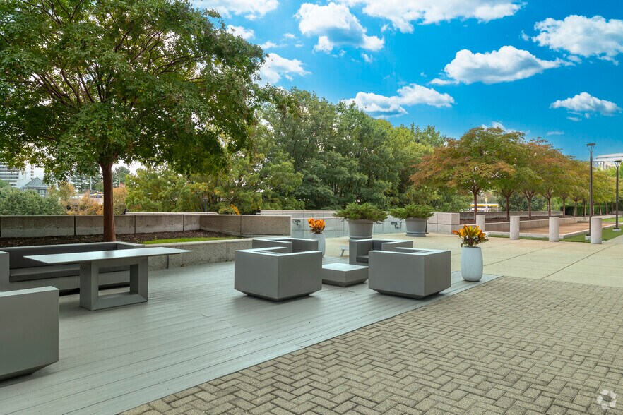 More Photos Of 1861 International Dr, Tysons Office For Lease