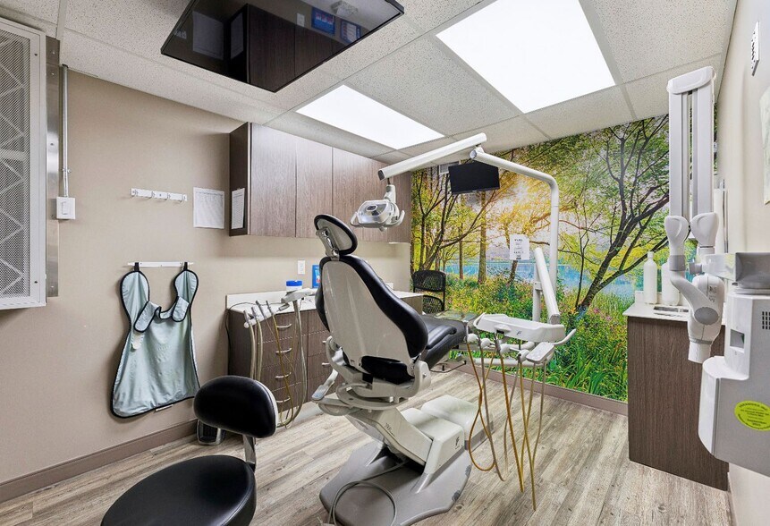 More Photos Of 185 Grand Av W, Chatham Medical For Sale