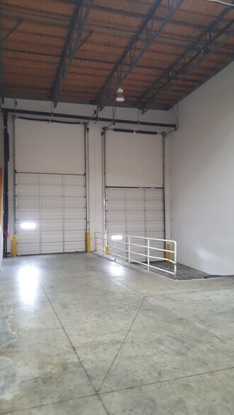 More Photos Of 28875 Industry Dr, Valencia Warehouse For Lease