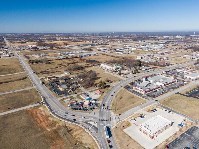 More Photos Of 200 SW Regional Airport Blvd, Bentonville General Retail For Sale