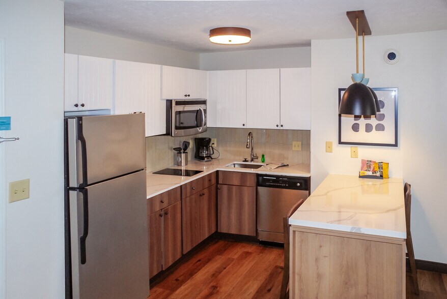More Photos Of 7825 Davenport St, Omaha Hotel For Sale