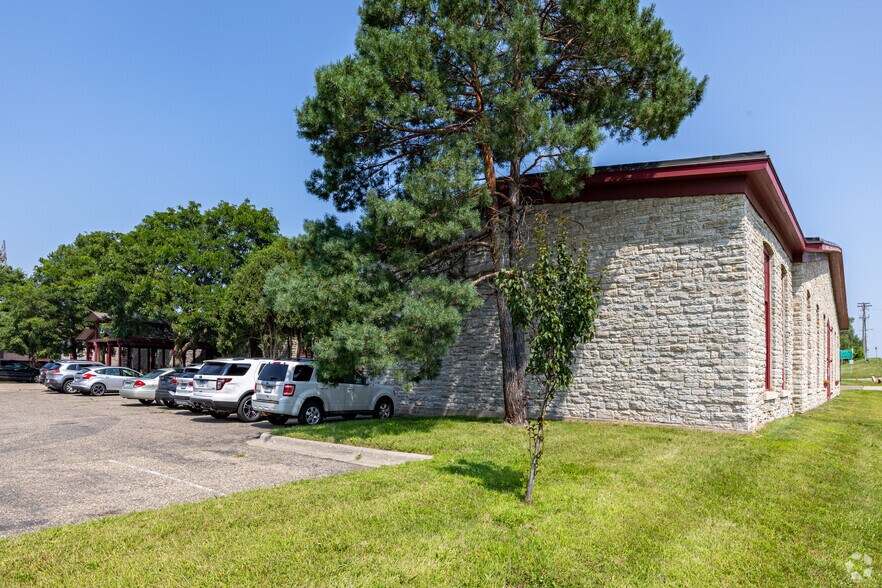 More Photos Of 23 Empire Dr, Saint Paul Office For Lease