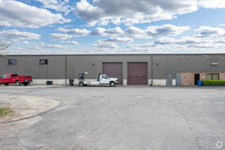 More Photos Of 198 S Meadow Rd, Plymouth Flex For Sale