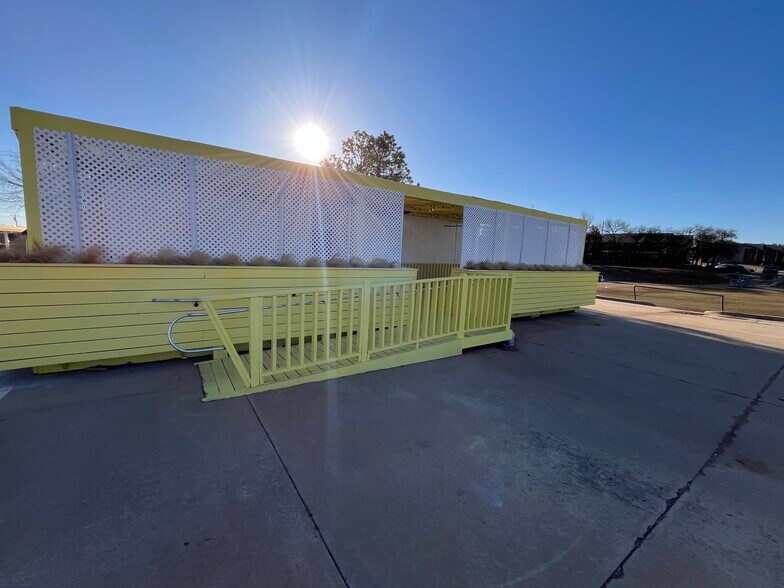 More Photos Of 2100 E 2nd St, Edmond Freestanding For Lease