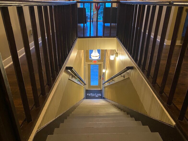 More Photos Of 745 Washington Ave, Greenville Hotel For Sale