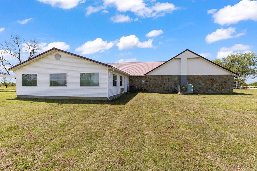 More Photos Of 58225 US-60, Fairland General Retail For Sale