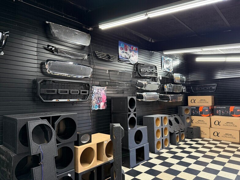 More Photos Of 4561 Elvis Presley Blvd, Memphis Auto Repair For Sale