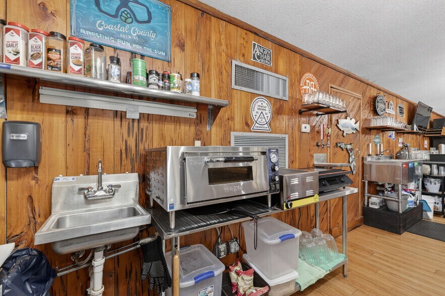 More Photos Of 2396 N Country Road 470, Lake Panasoffkee General Retail For Sale