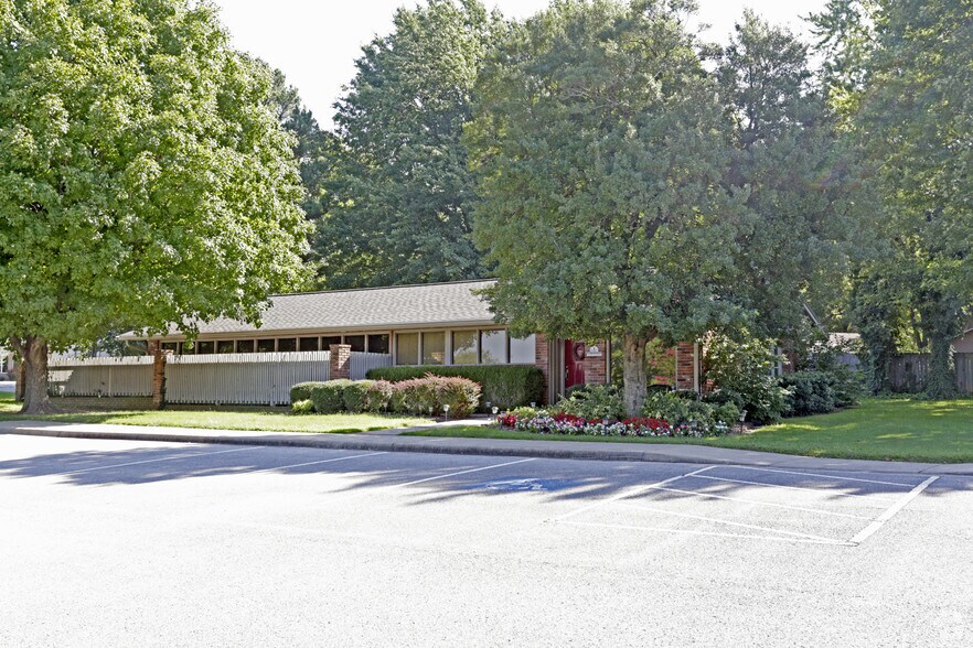 More Photos Of 1898 N Hunters Rdg, Fayetteville Medical For Sale