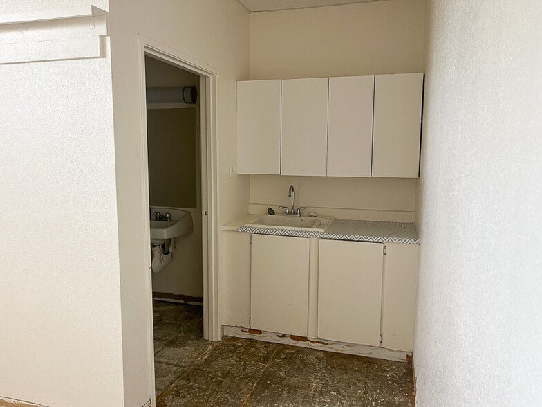 More Photos Of 2330 Main St, Longmont Unknown For Lease